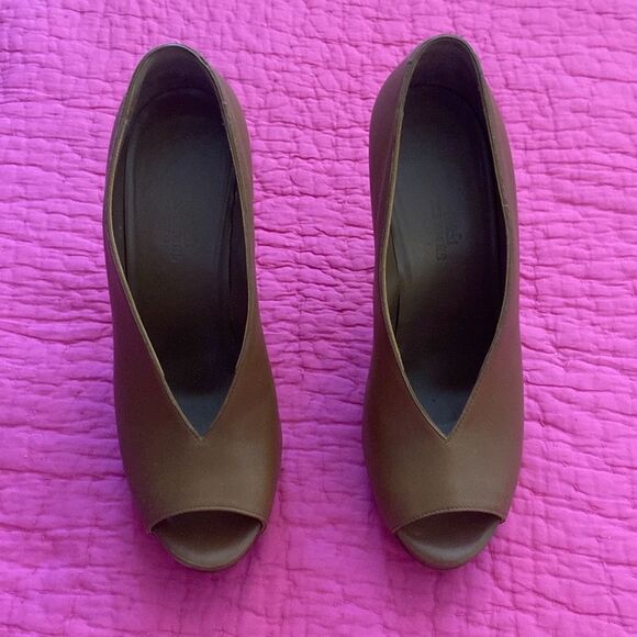 Hermes Brown Leather Heels, US8 - Picture 2 of 12
